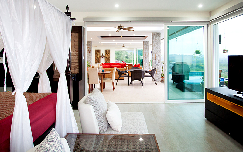 Photo Villa moderne avec 5 chambres et piscine à vendre à Paklok, Phuket