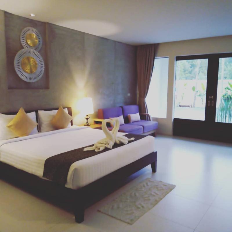 Photo Phuket modern 16 bedroom Resort with pool for sale in Rawai