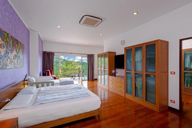 照片普吉岛现代 9 卧室别墅带游泳池出售 Kathu