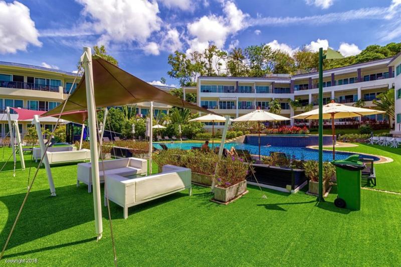 Photo Phuket modern condo with garden for rent in Karon