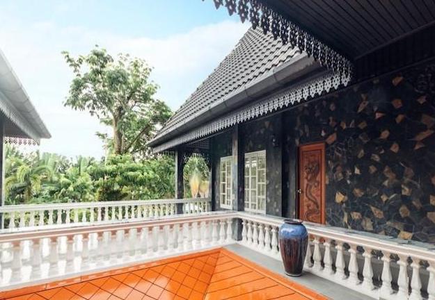 Photo Phuket Private Modern Thai Pool Villa for Sale in Cherngtalay