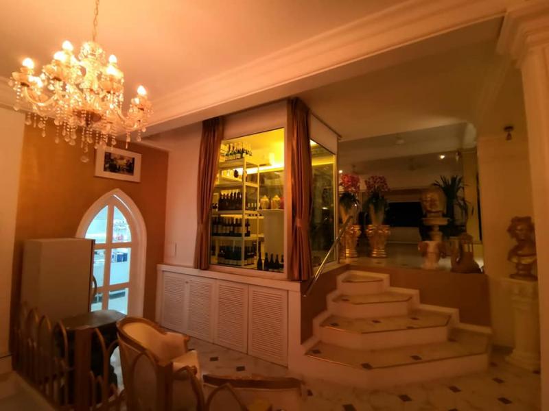 Photo Famous Restaurant with Lounge Bar for sale in Patong, Phuket, Thailand