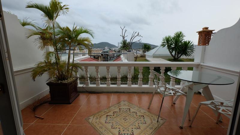 照片普吉岛 - 芭东海滩出售的海景公寓楼
