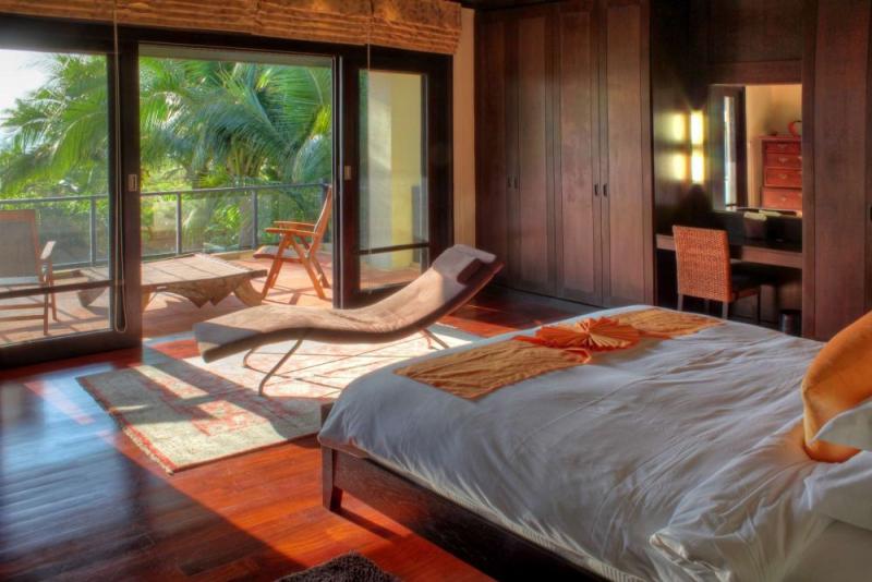 Photo Пхукет Вилла класса люкс с видом на море с 6 спальнями на продажу в Лаяне
