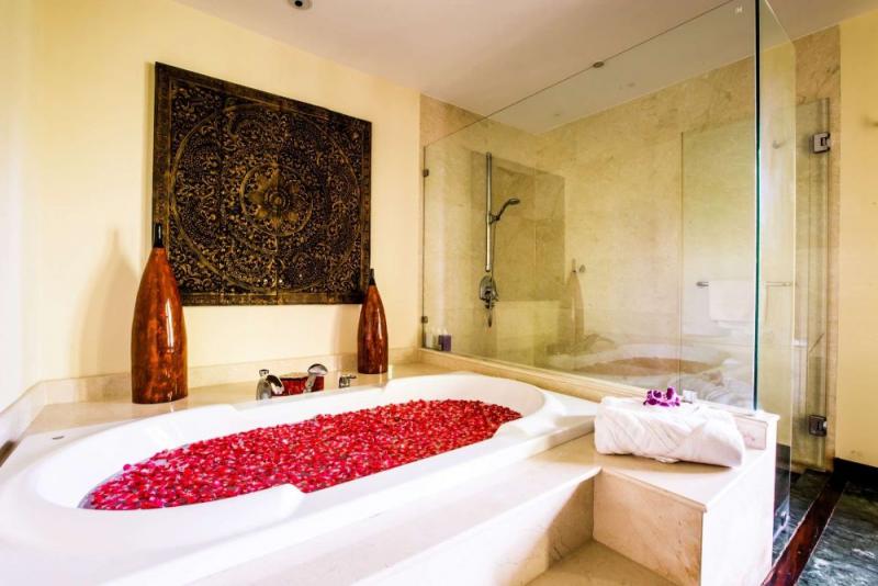 Photo Phuket Sea View Luxury Villa พร้อม 6 ห้องนอนสำหรับขายในLayan