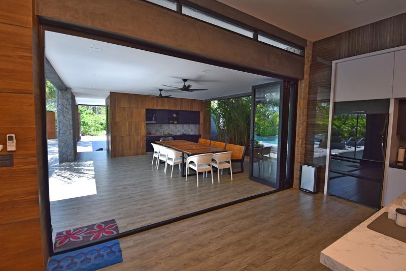 Photo Phuket stunning 4 bedroom pool villa for sale in Chalong 