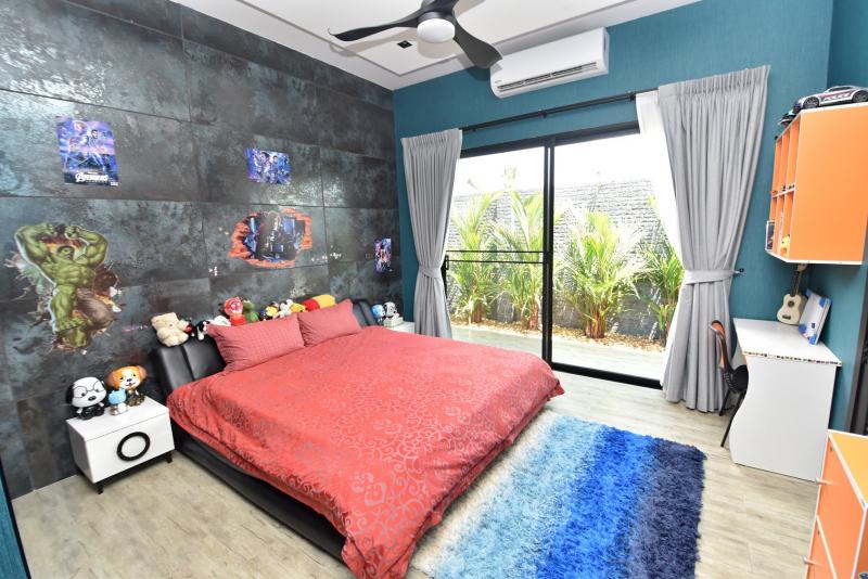 Фото Пхукета: потрясающая вилла с 4 спальнями и бассейном на продажу в Чалонг