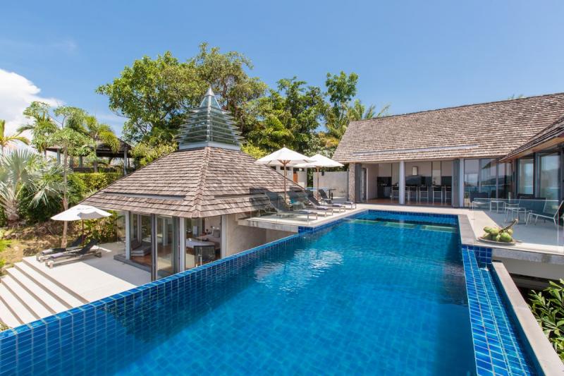 照片普吉岛令人惊叹的海景别墅在卡马拉出售