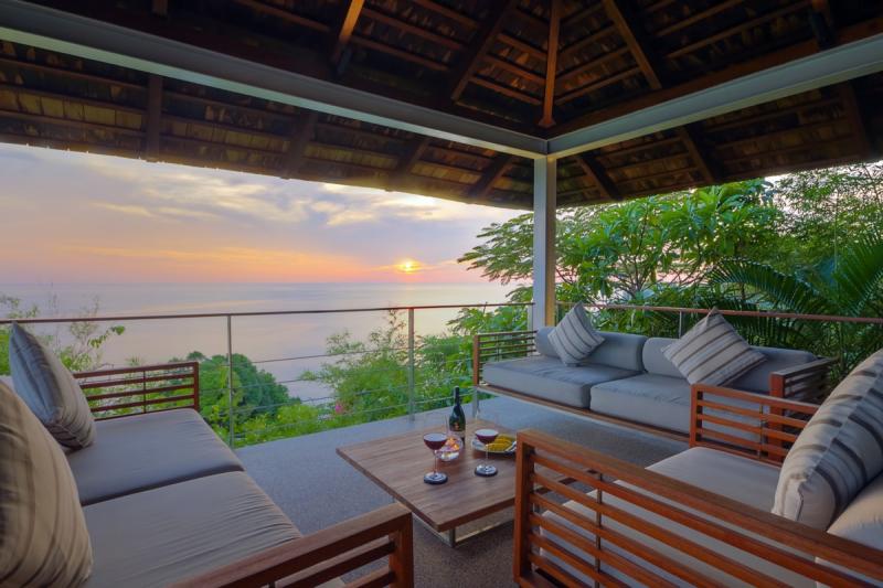 照片普吉岛令人惊叹的海景别墅在卡马拉出售