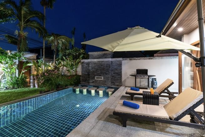 Фото Вилла с бассейном и 2 спальнями в тайском балийском стиле на продажу на Раваи
