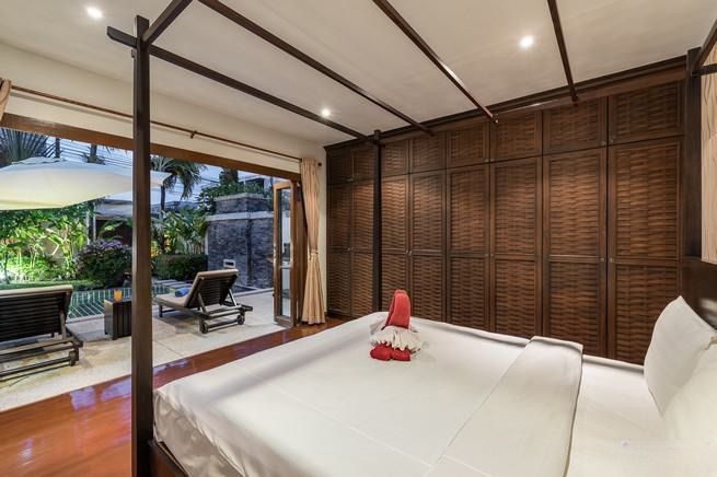 Фото Вилла с бассейном и 2 спальнями в тайском балийском стиле на продажу на Раваи