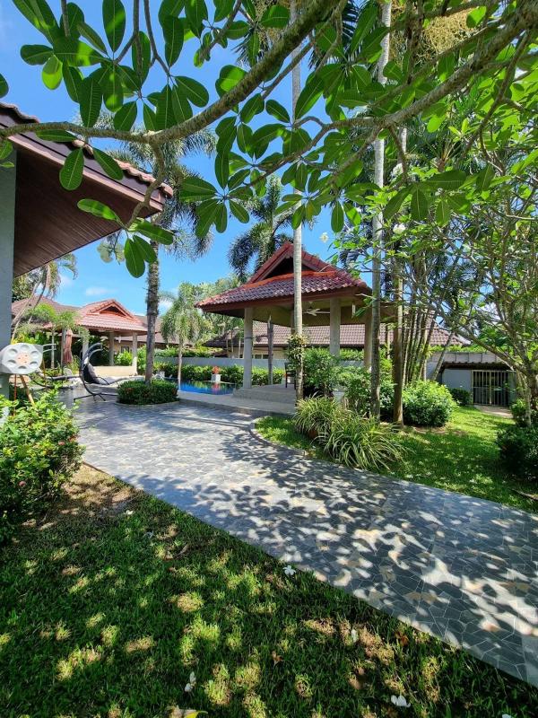 Photo Pool villa for sale with a large plot in Rawai, Phuket