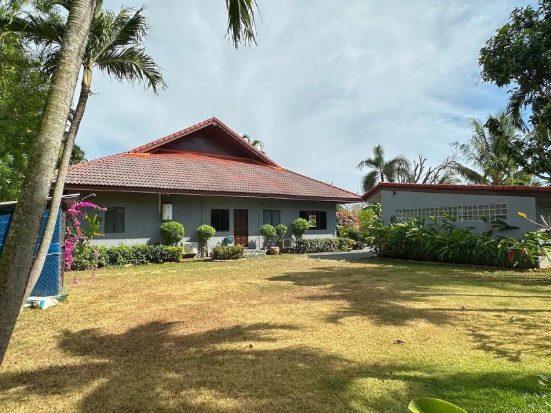 Photo Pool villa with big land plot for sale in Rawai