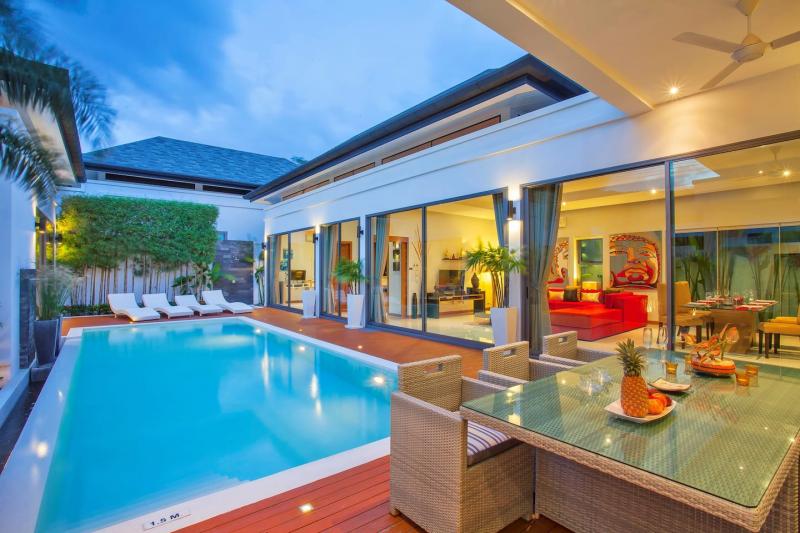 Photo Rawai gorgeous 3 bedroom pool villa for short or long term rental