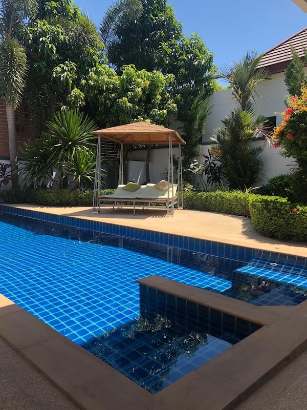 Photo Villa rénovée de 3 chambres avec piscine privée à vendre à Rawai dans le sud de Phuket