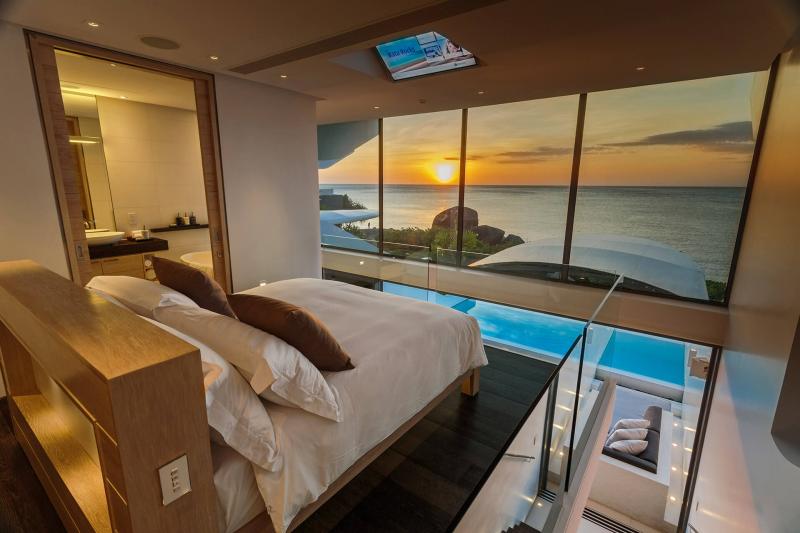 Photo Villa en bord de mer avec piscine, 1 chambre à coucher à vendre à Kata Rocks, Phuket