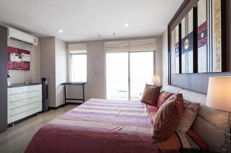 Фото Кондоминиум с 2 спальнями и видом на море на продажу на пляже Карон Пхукет