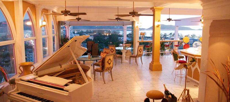 芭东海滩待售服务式公寓和海景天空酒吧
