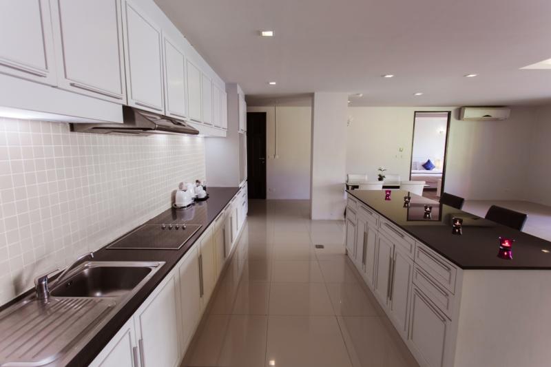 Photo Spacious 2 bedroom penthouse to rent in Patong with full facilities