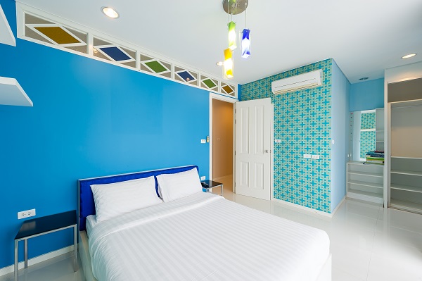 照片 普吉岛卡马拉海滩 4 间卧室的宽敞现代公寓