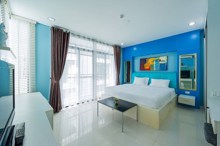 照片 普吉岛卡马拉海滩 4 间卧室的宽敞现代公寓