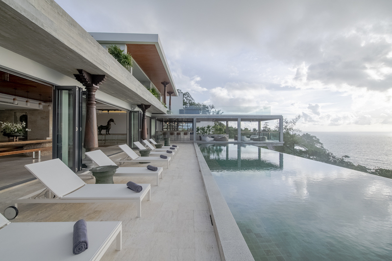 Photo Villa de luxe exceptionnelle de 11 chambres avec vue sur la mer à vendre à distance de marche de la plage de Surin.