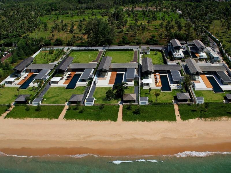 Photo Stunning beachfront pool villa for sale in Natai Beach
