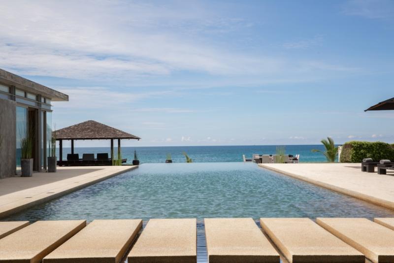 Фото Потрясающая вилла с бассейном и видом на пляж на продажу в Натай Бич