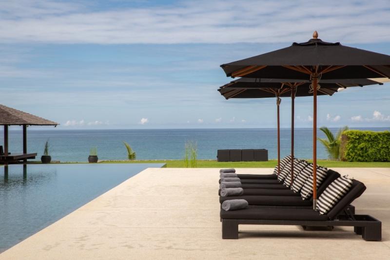 Photo Superbe villa avec piscine en front de mer à vendre à Natai Beach
