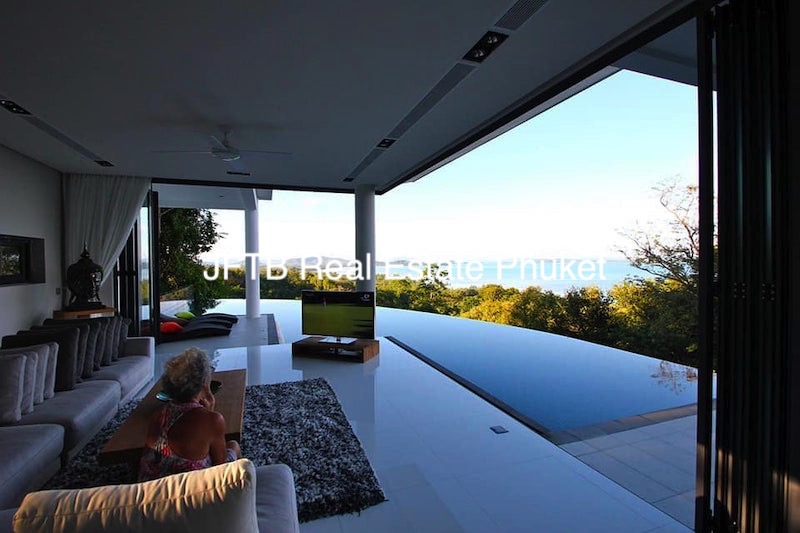 Photo Stunning luxury villa with 360 degrees for sale in Cape Yamu 