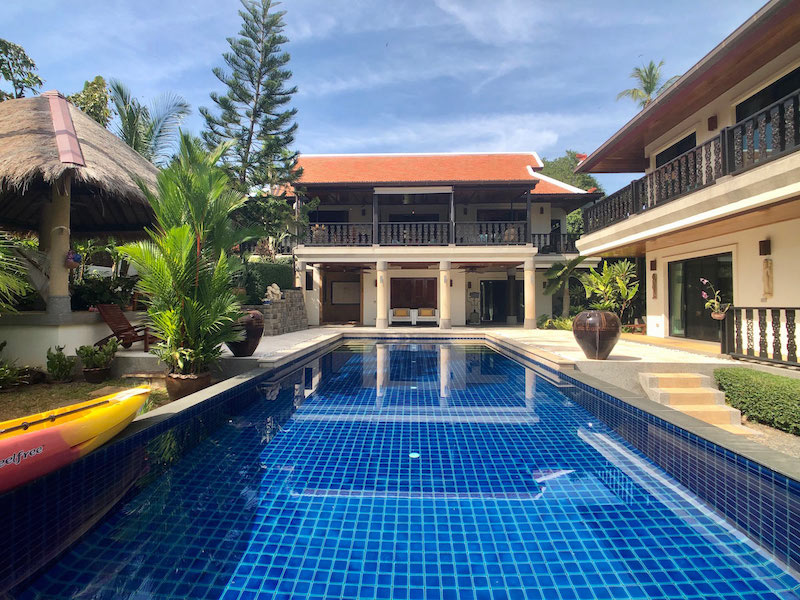 照片 在 Nai Harn Baan Bua 出售的一流 4 卧室泳池别墅