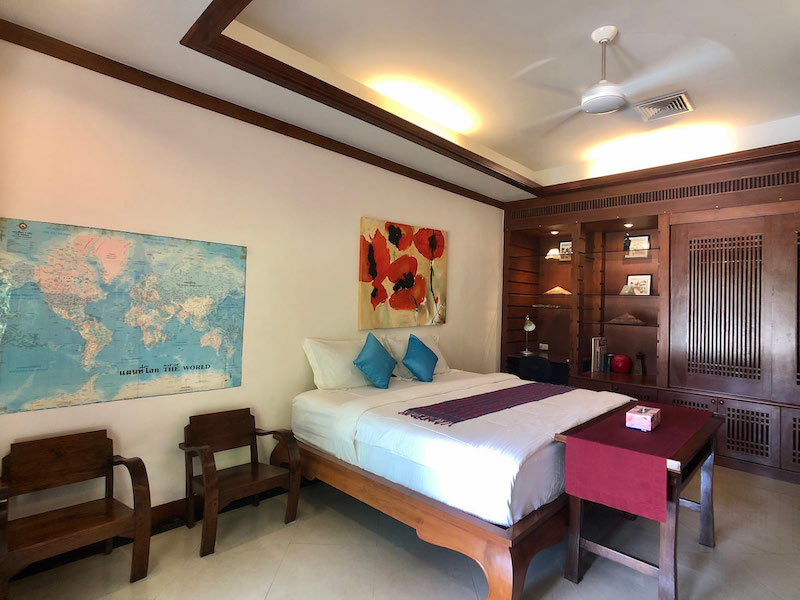 Фото Превосходная вилла с 4 спальнями и бассейном на продажу в Най Харн Баан Буа