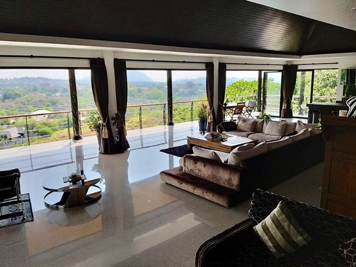Photo Villa exceptionnelle avec 4 chambres à vendre à Nai Harn / Rawai
