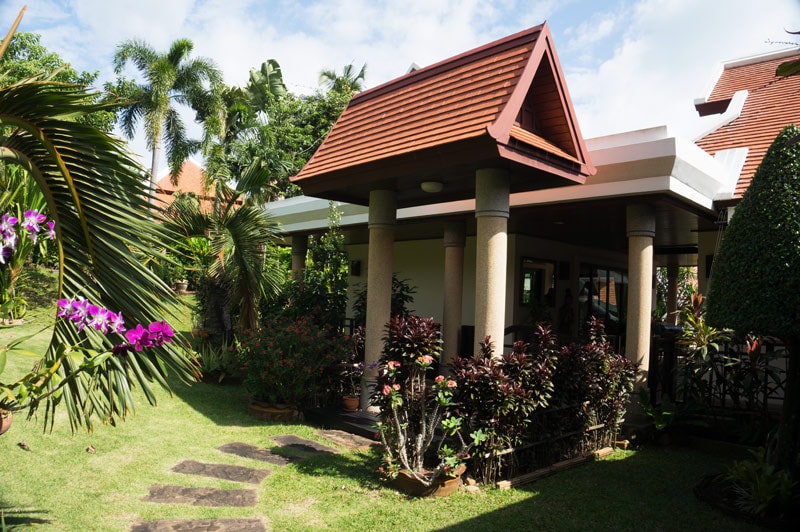 Photo Belle villa de style balinais thaïlandais de 3 chambres à vendre à Nai Harn