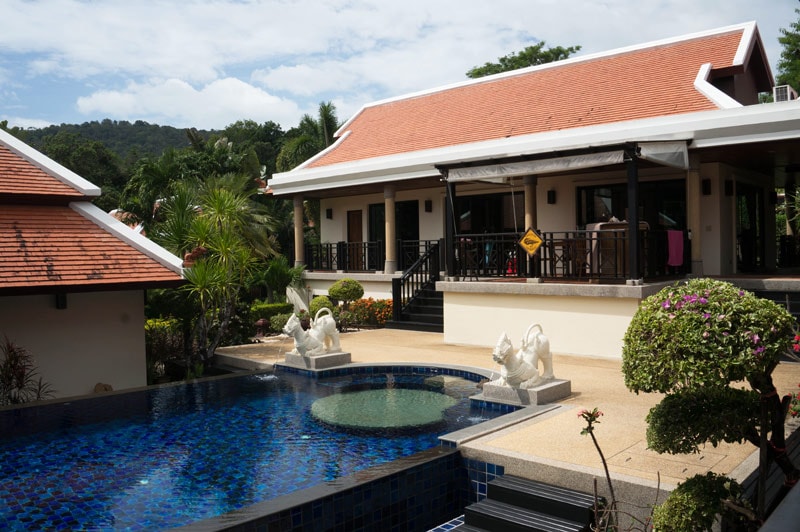 Photo Belle villa de style balinais thaïlandais de 3 chambres à vendre à Nai Harn