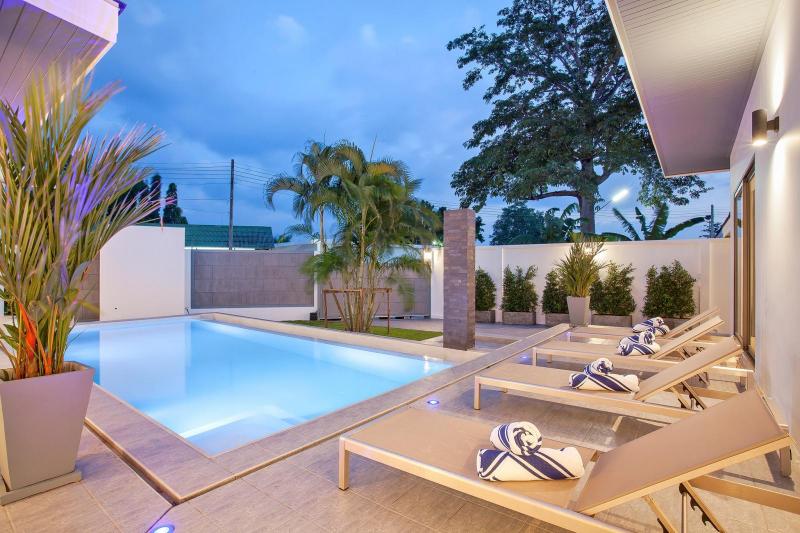 รูปภาพ Top Luxury Modern 4 Bedroom Villa สำหรับขายในราไวย์, ภูเก็ต