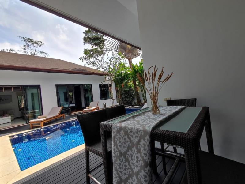 Photo Tropical Pool Villa 3 спальни на продажу рядом с лагуной в Чернг Талай, Пхукет