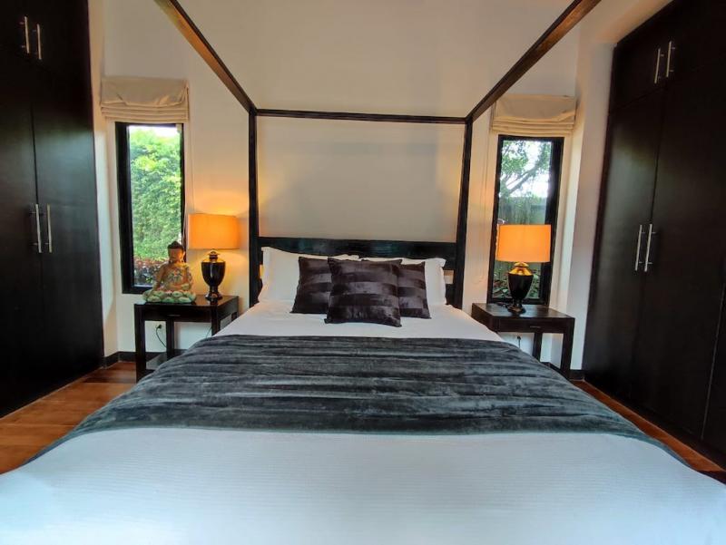 Photo Tropical Pool Villa 3 спальни на продажу рядом с лагуной в Чернг Талай, Пхукет