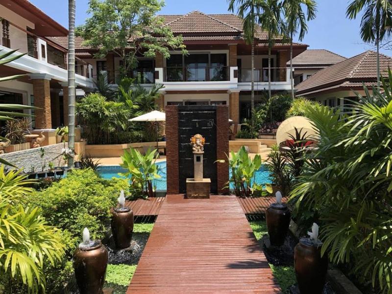 Photo Unique 18 Bedroom pool villa and Spa for sale in Kathu 