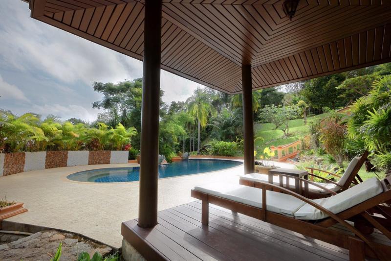 Photo Villa de luxe de style thaïlandais à vendre à Layan Beach, Phuket 