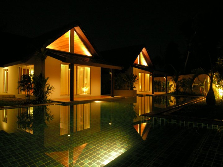 Photo Villa de 2 chambres avec piscine partagée à louer à Chalong Pier